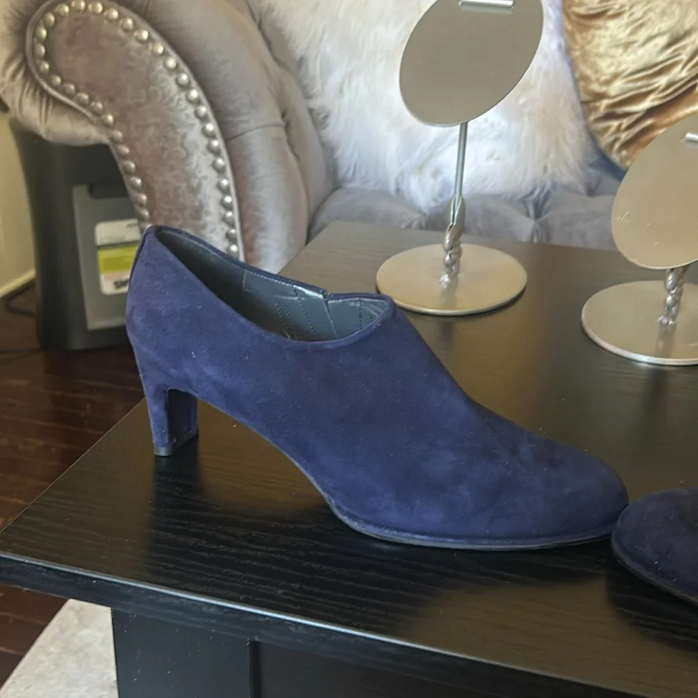 Stuart Weitzman Navy Blue Suede Heeled Booties Made in Spain Size 9.5 M - Picture 7 of 13
